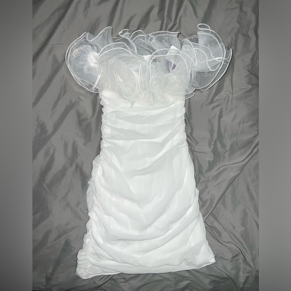 NWT Windsor, white, strapless, mini, size small dress with ruffles. - Picture 4 of 5